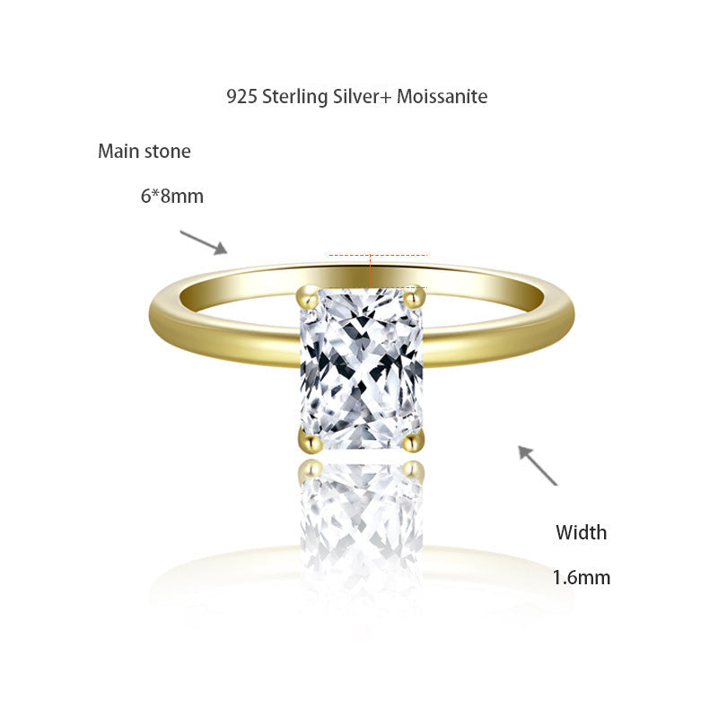 Engagement Ring detail solitaire ring