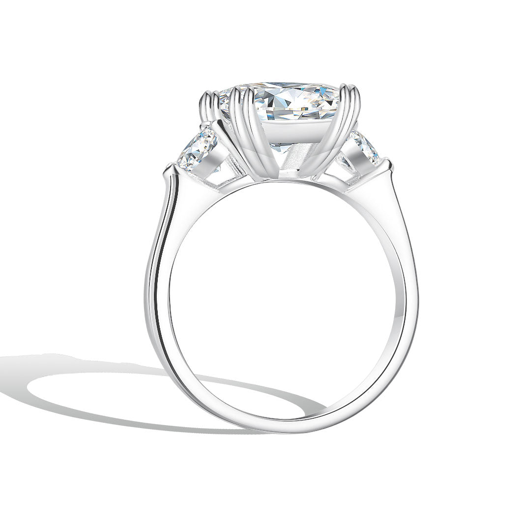 Women's engagement ring