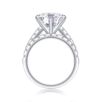 Round Cut Moissanite Ring